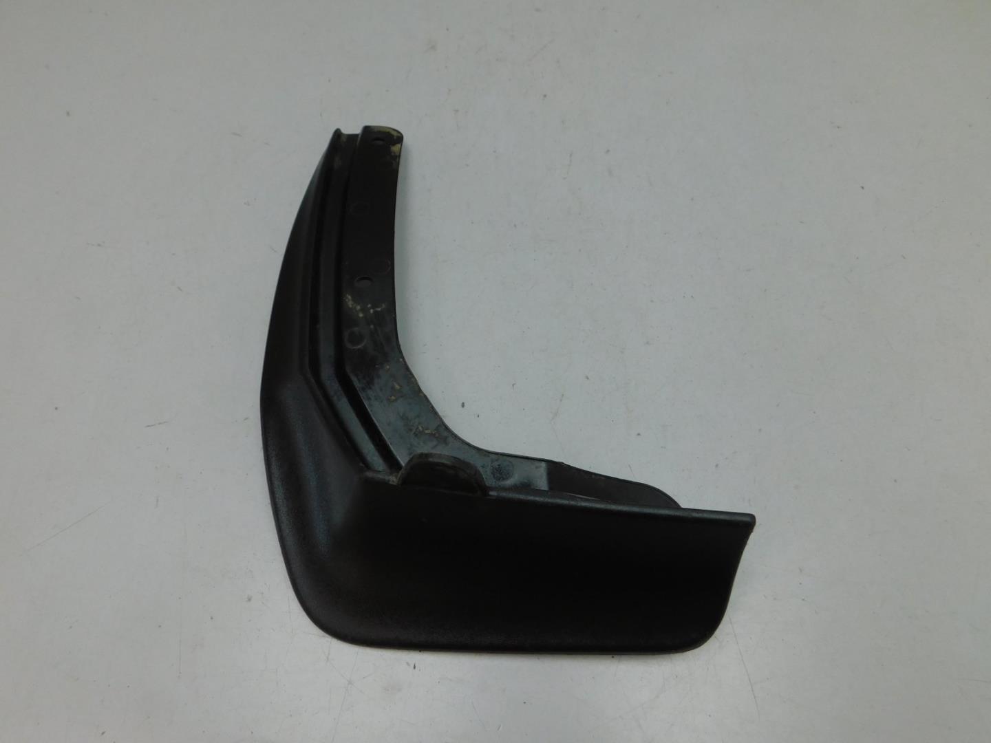 Брызговик задний левый