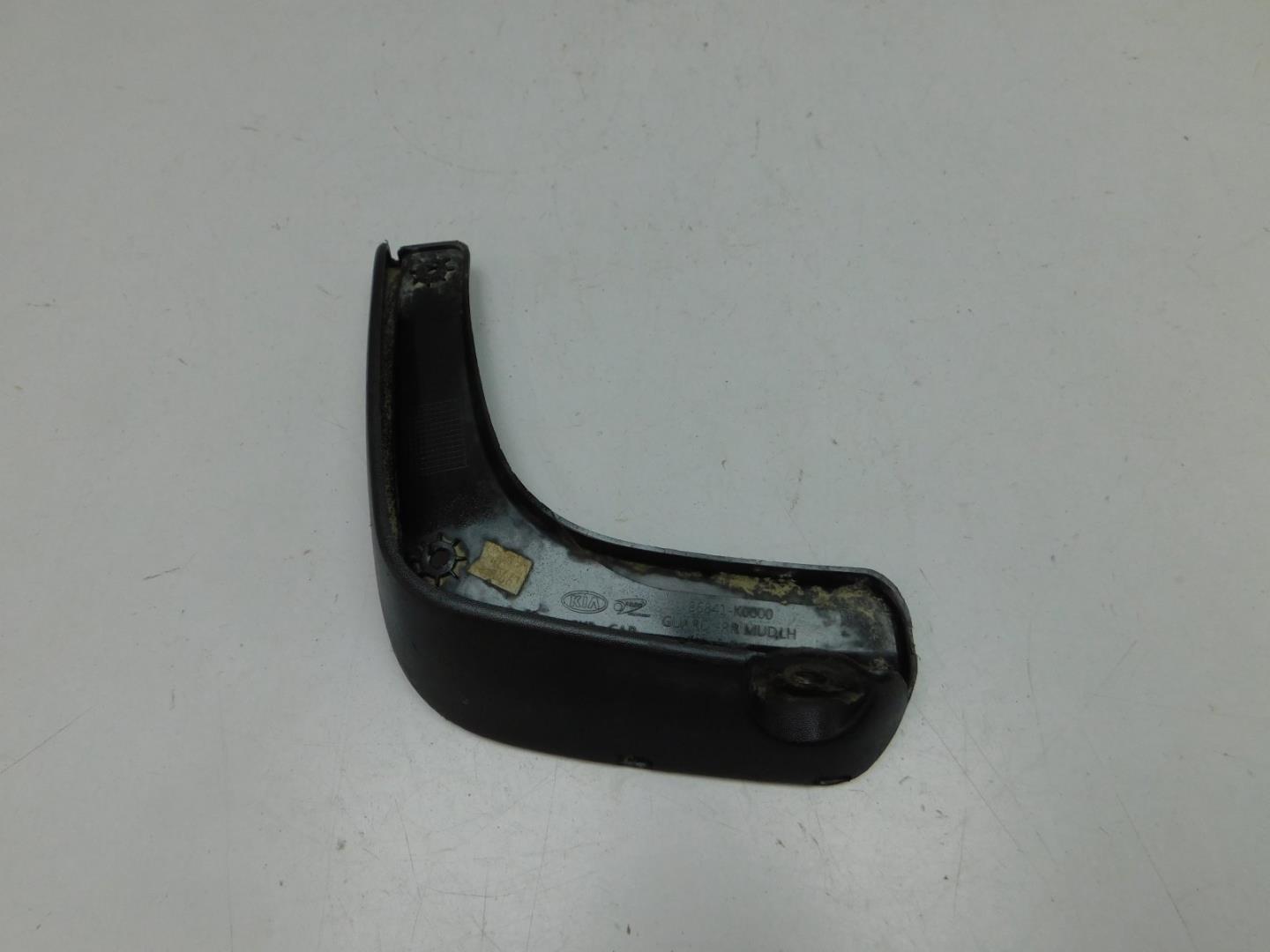 Брызговик задний левый