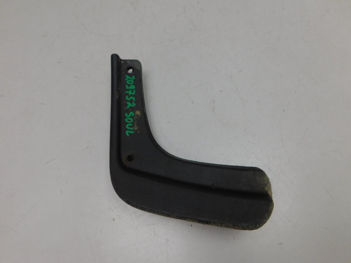 Брызговик задний правый