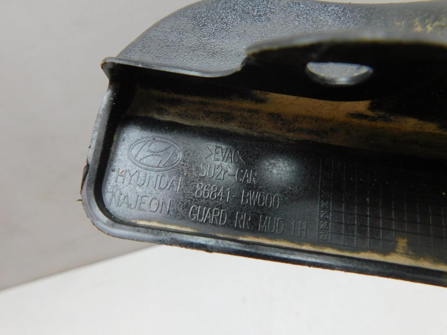 Брызговик задний левый