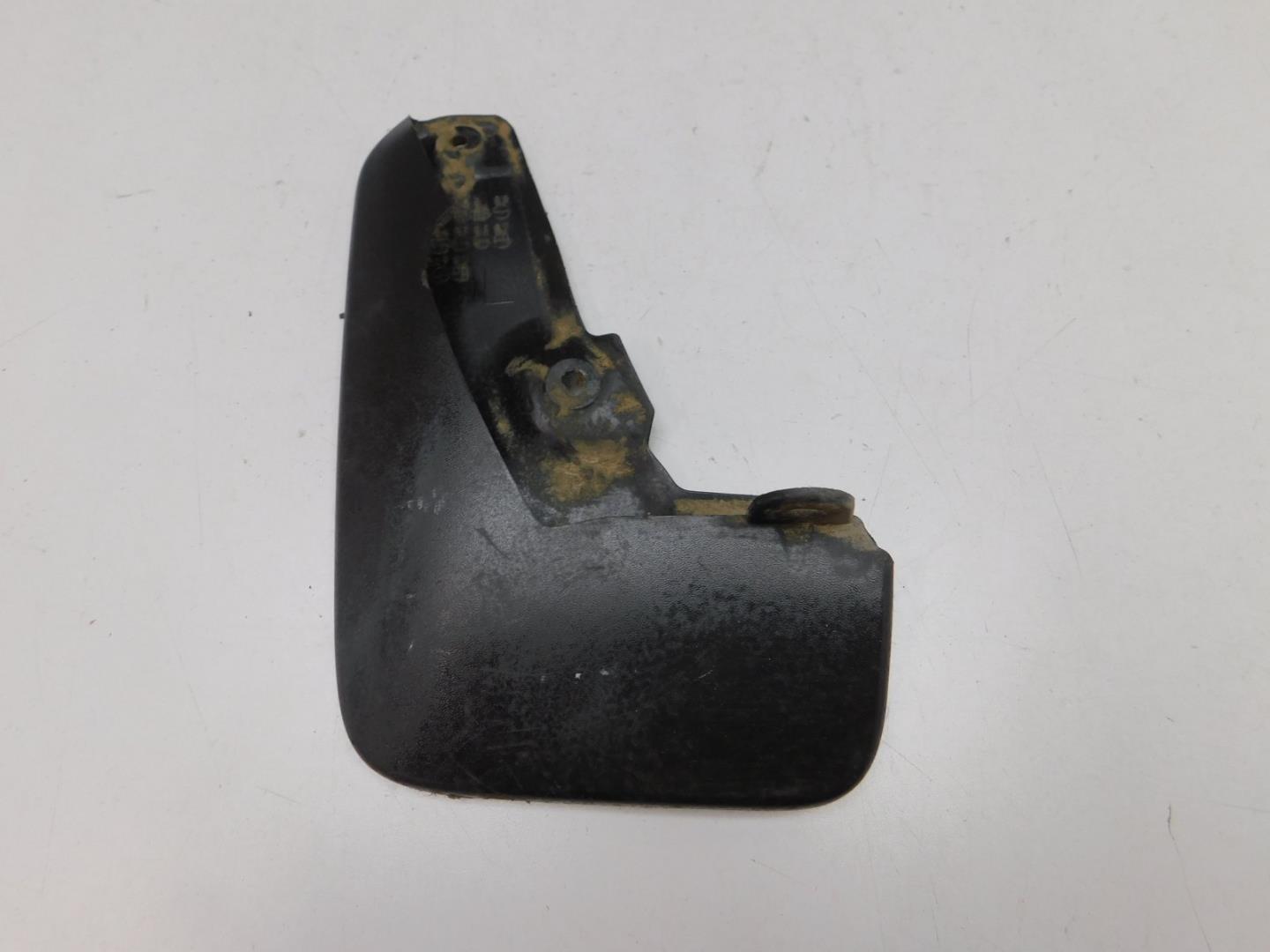 Брызговик передний левый