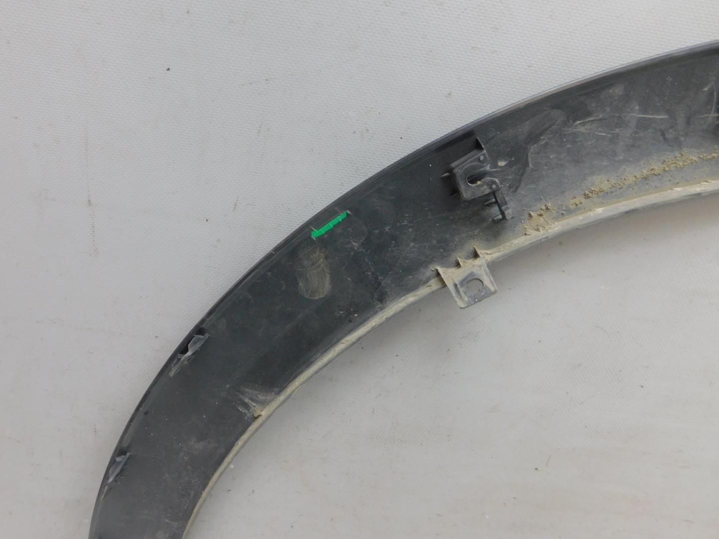 Накладка переднего крыла правого