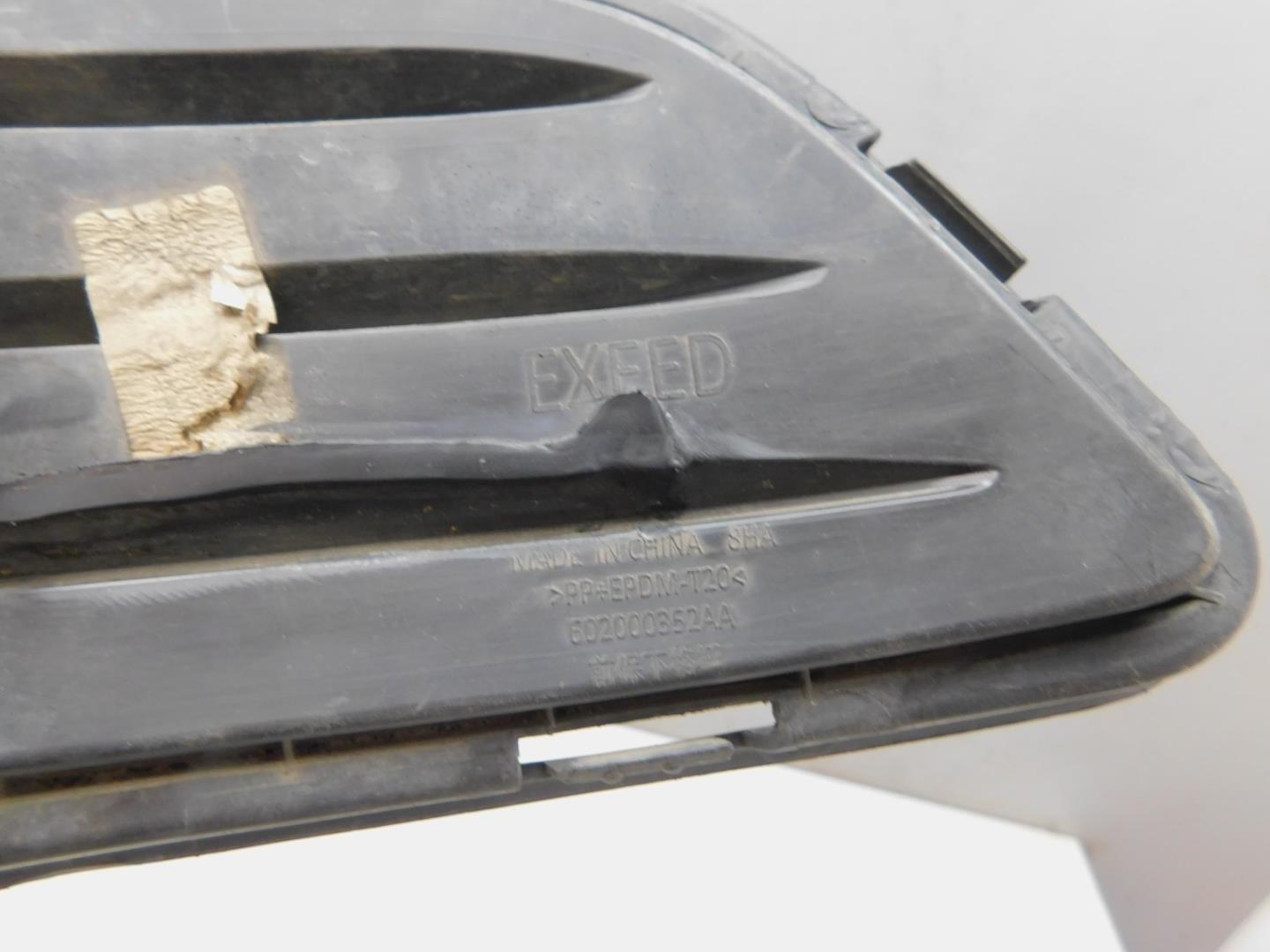 Решетка в бампер центральная