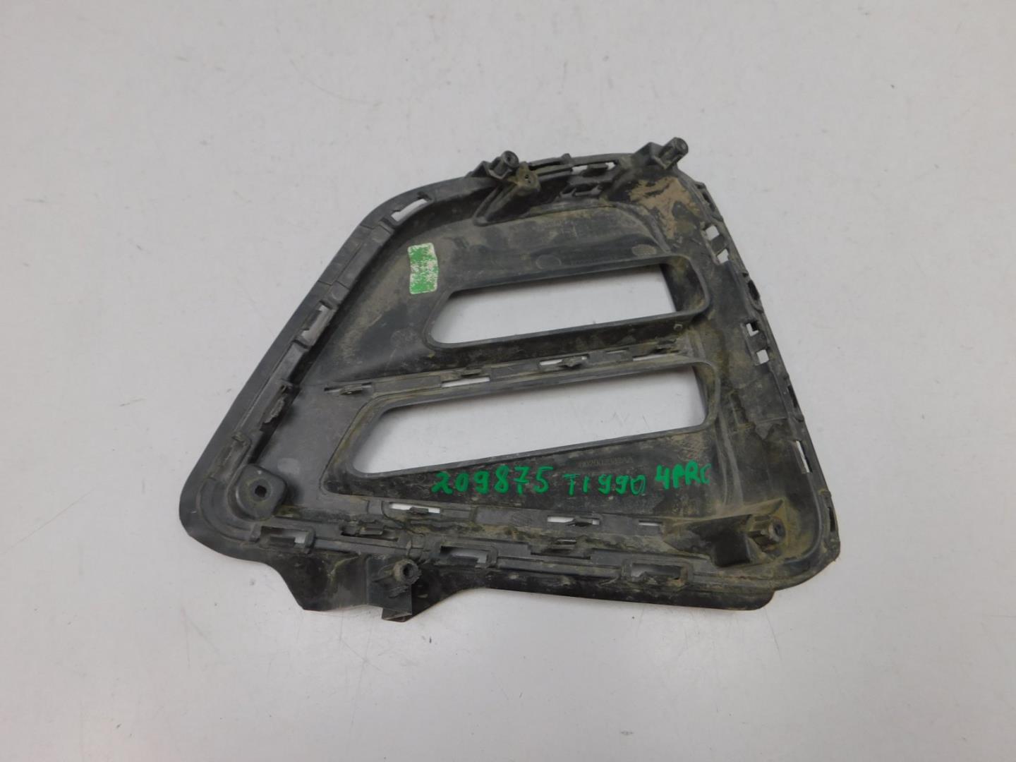 Решетка в бампер правая