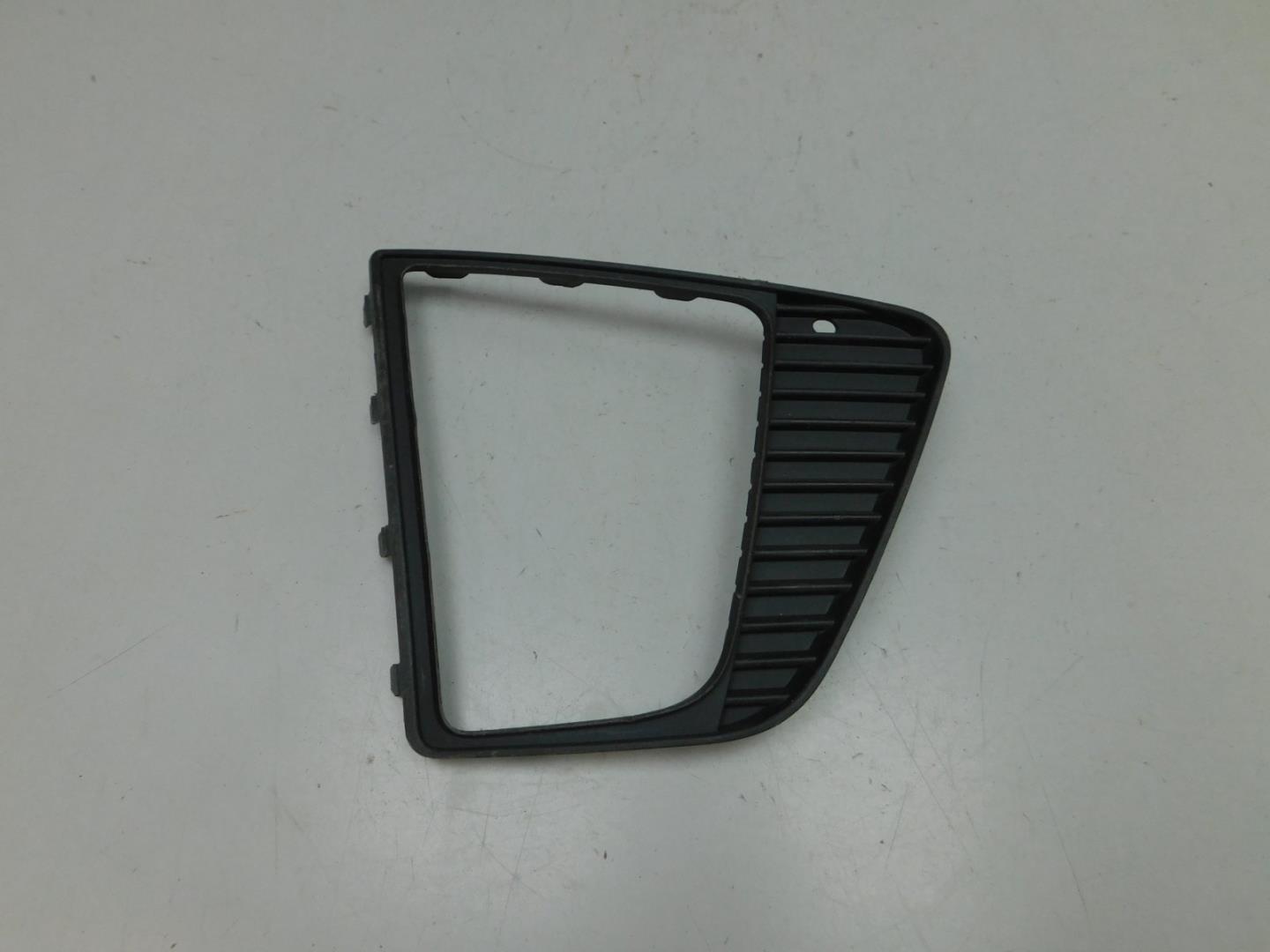 Решетка в бампер правая