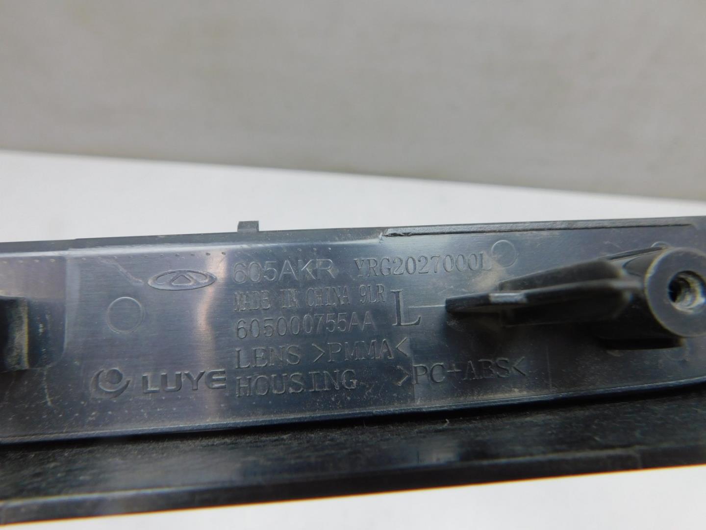 Фонарь задний в бампер левый для J7 (T1EJ) 2023>.