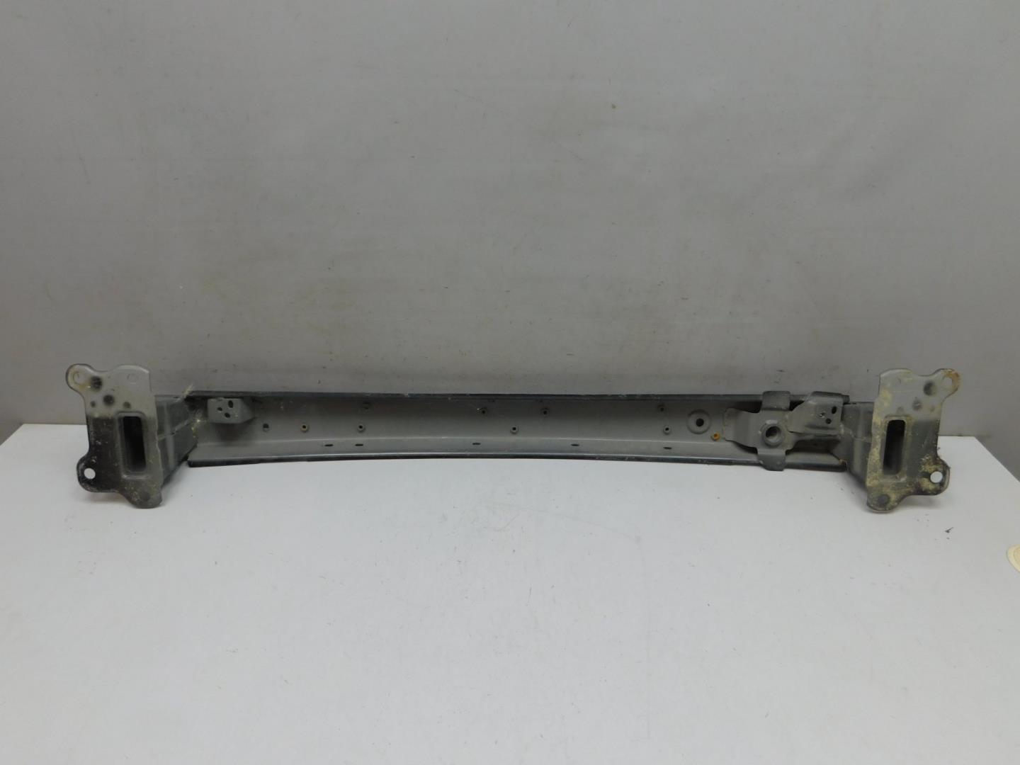 Усилитель переднего бампера