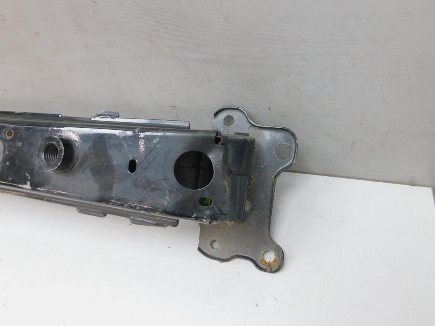 Усилитель переднего бампера