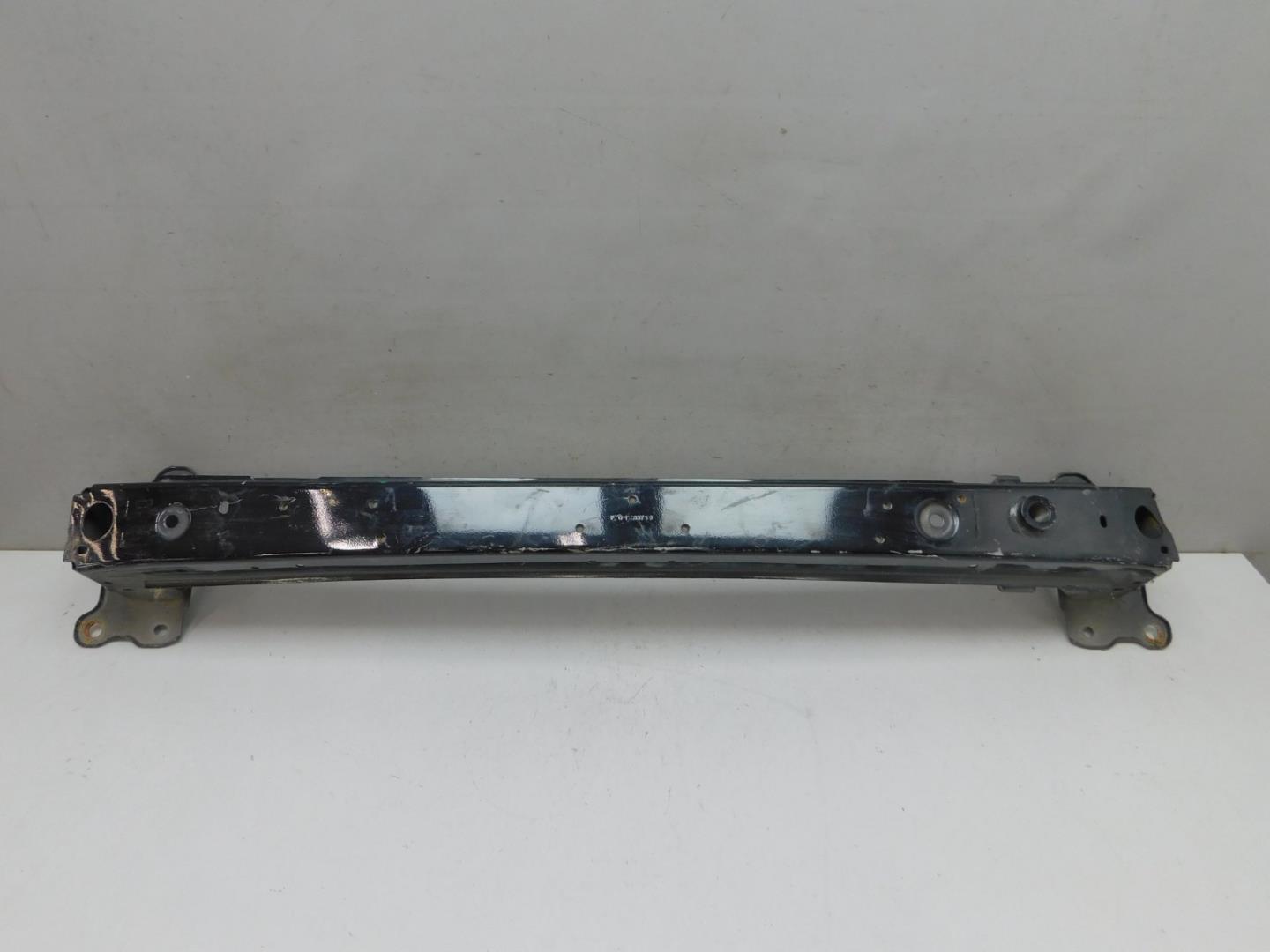 Усилитель переднего бампера