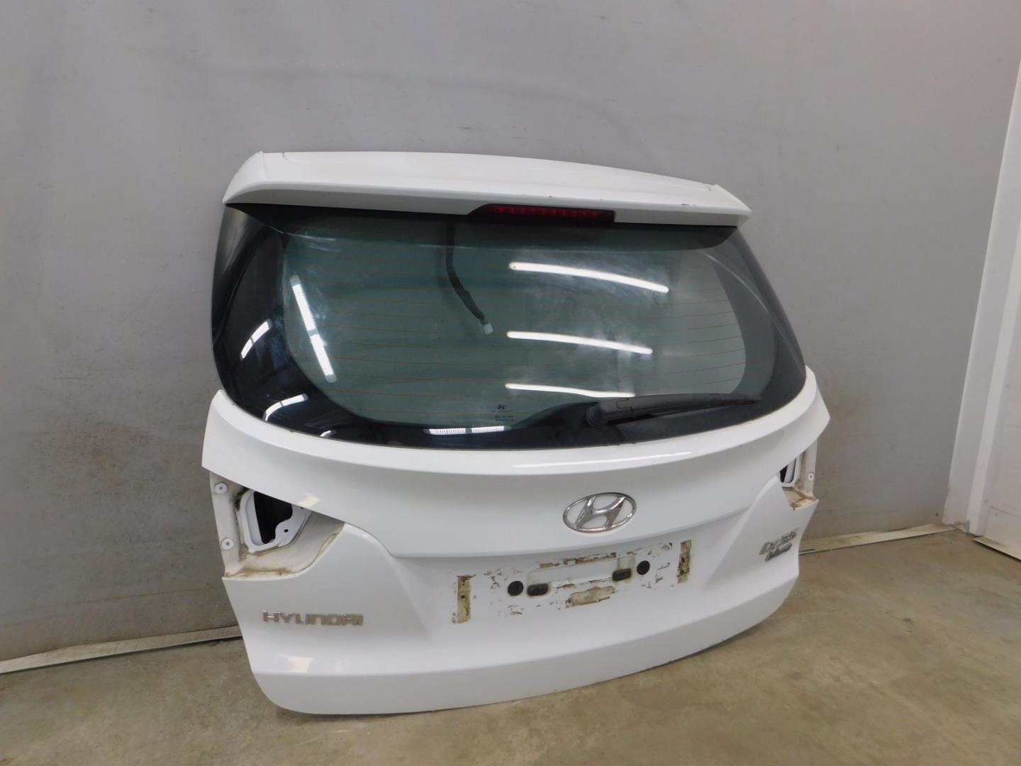 Дверь багажника