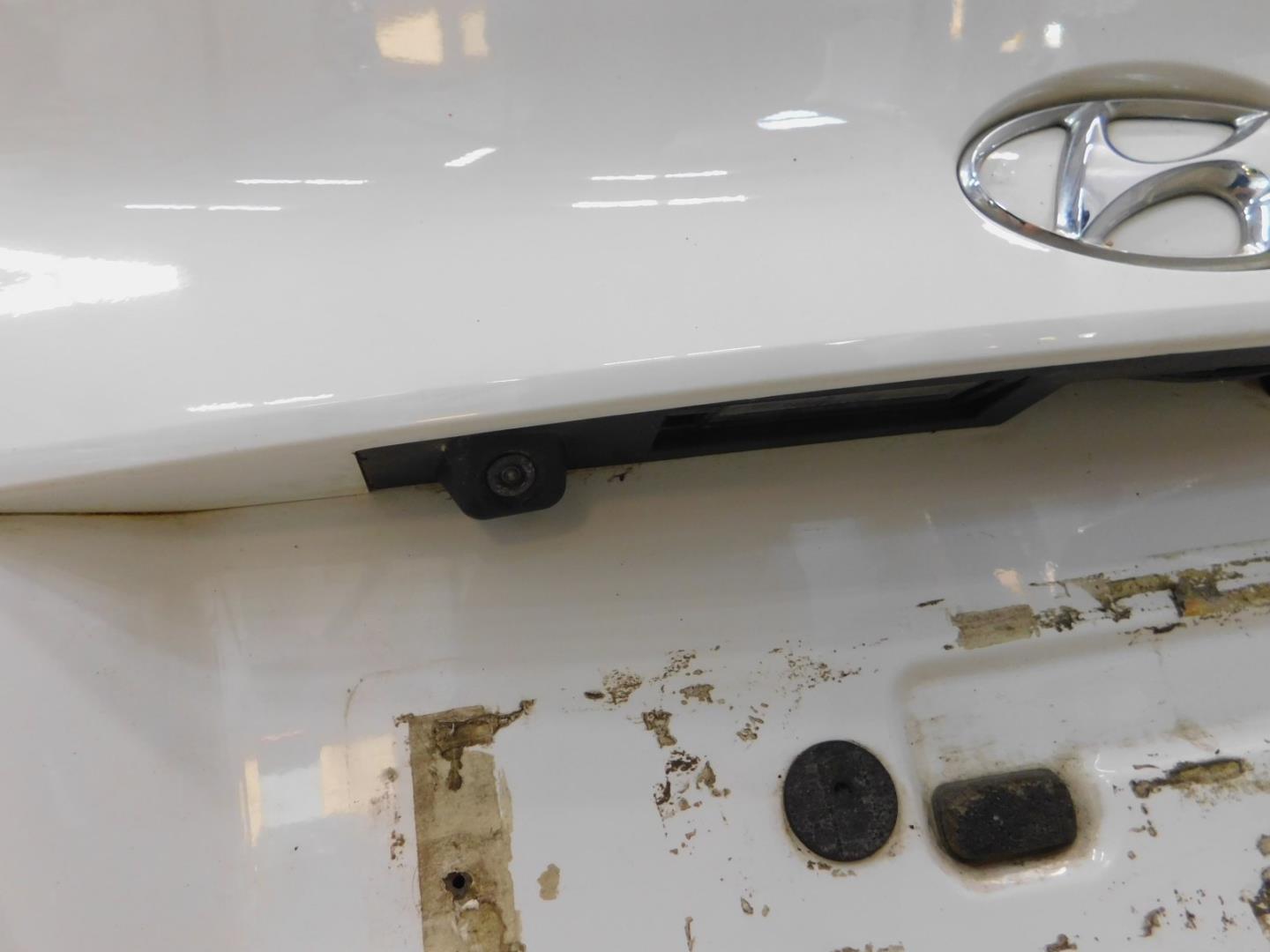 Дверь багажника