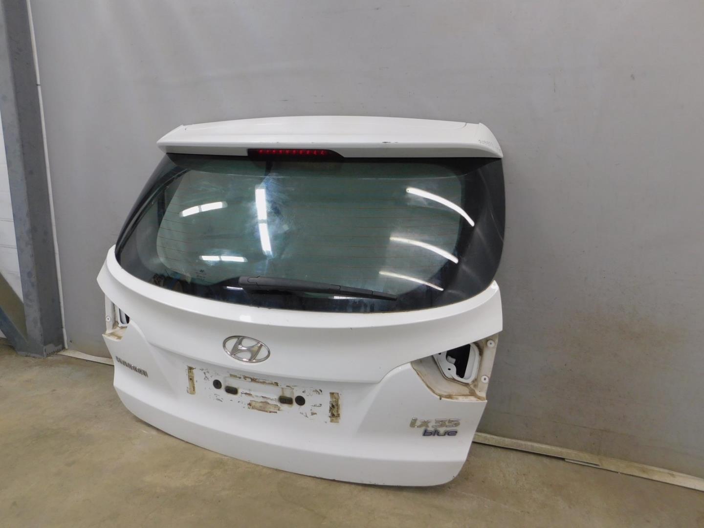 Дверь багажника