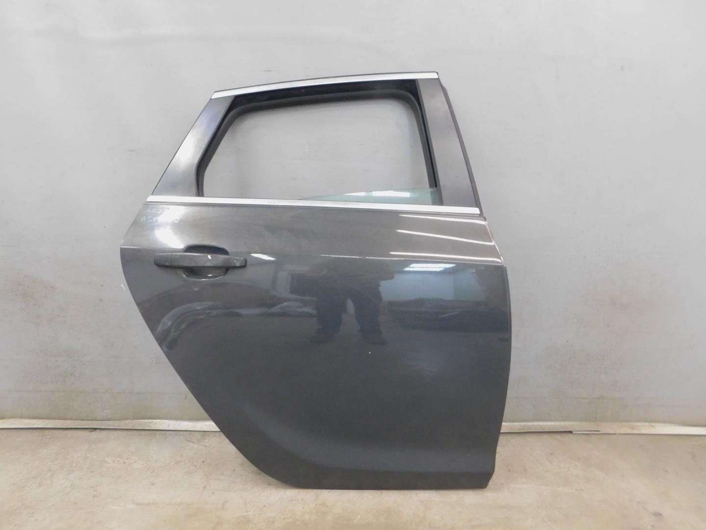 Дверь задняя правая