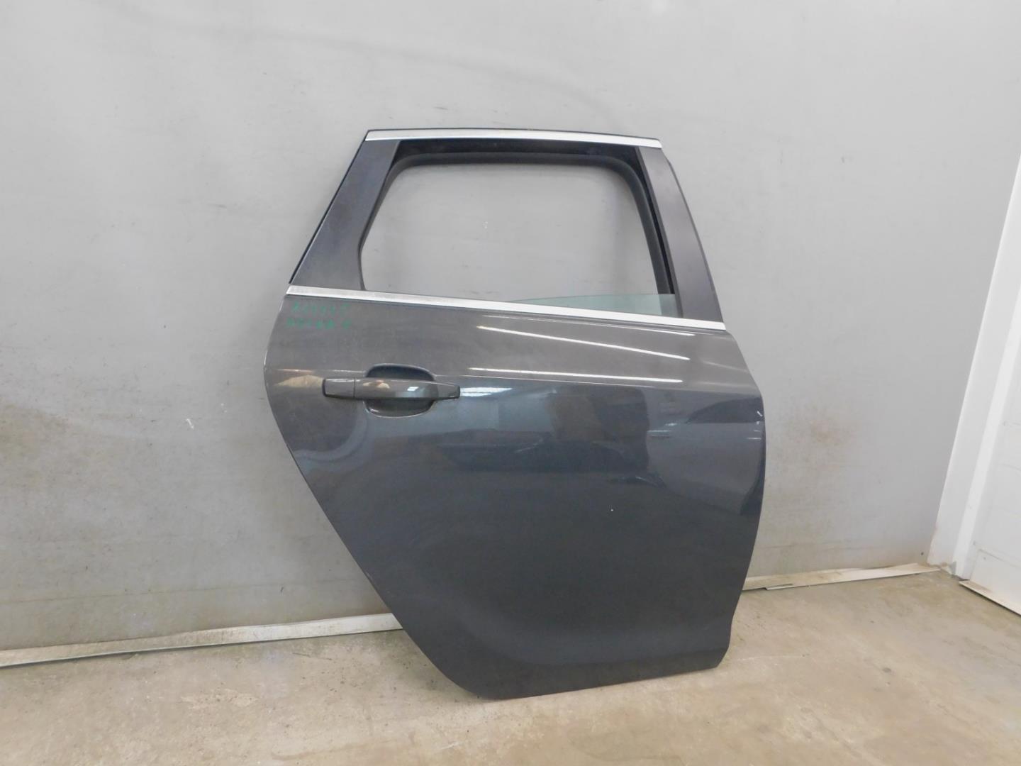 Дверь задняя правая