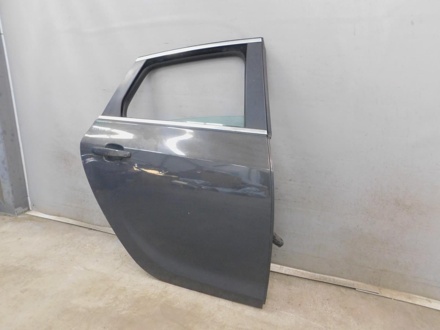 Дверь задняя правая