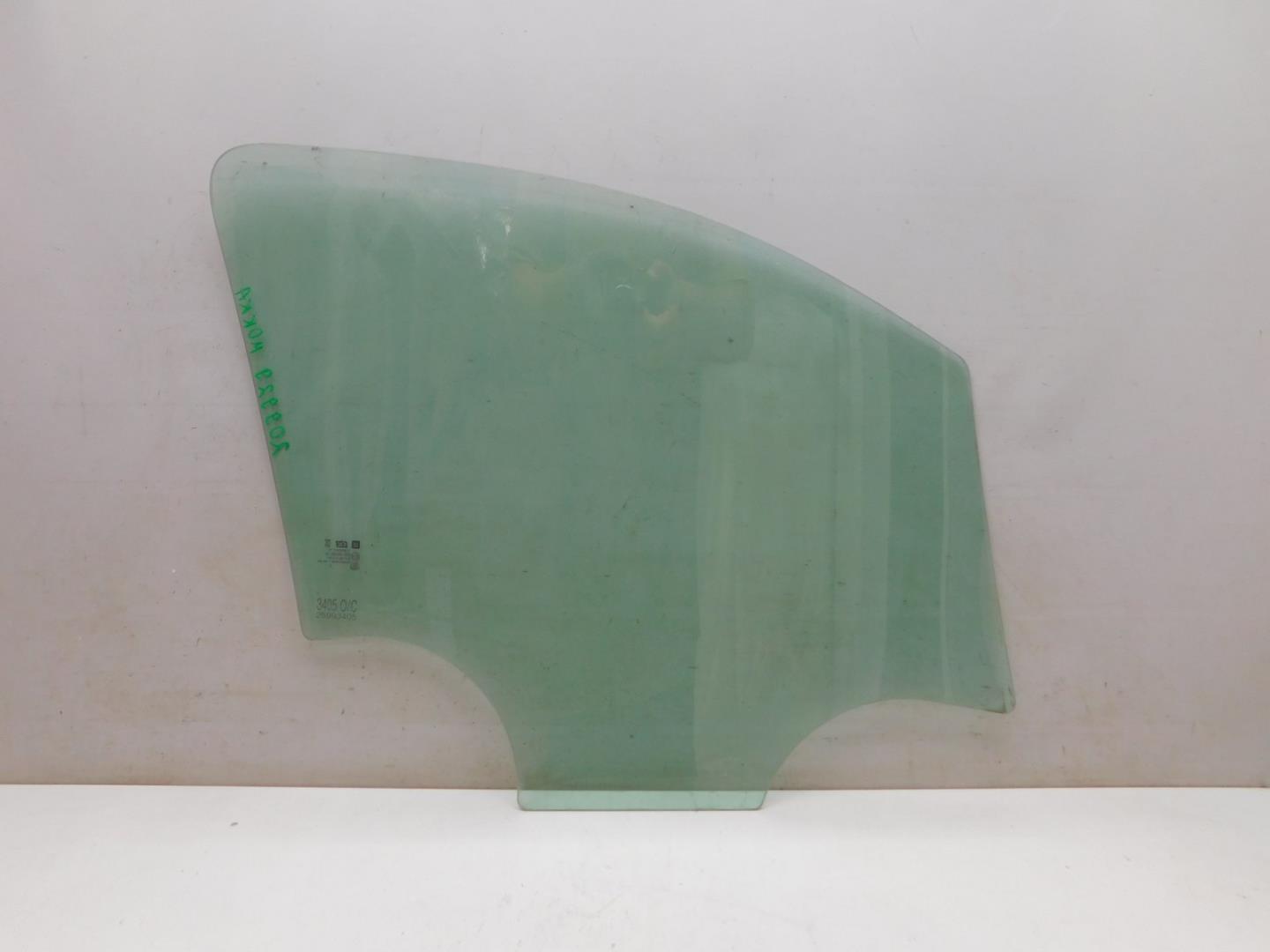 Стекло двери передней левой