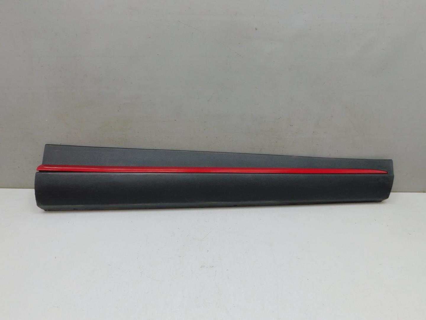 Накладка двери передней правой