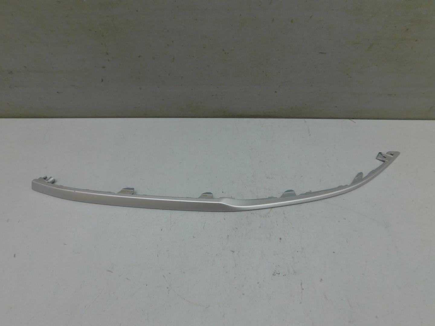 Молдинг переднего бампера