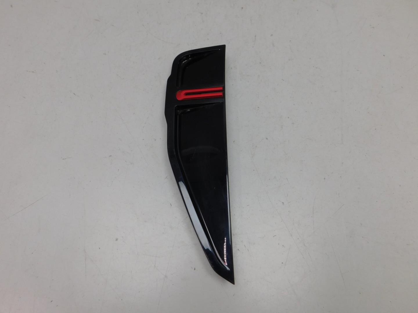 Накладка переднего крыла левого