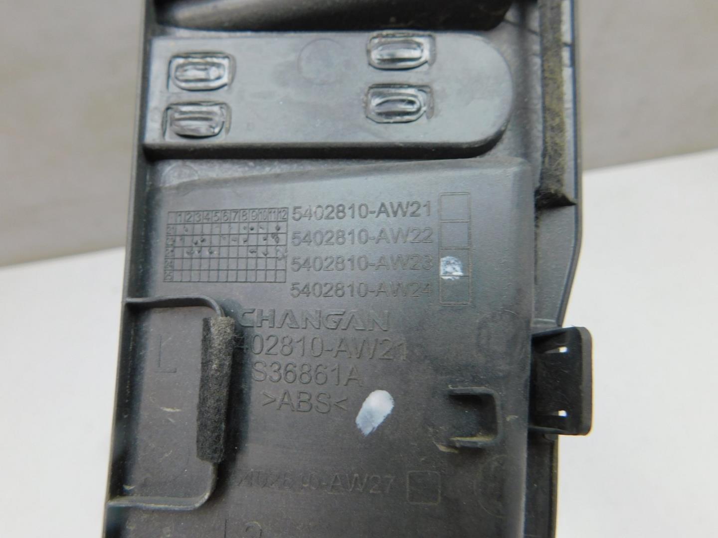 Накладка переднего крыла левого