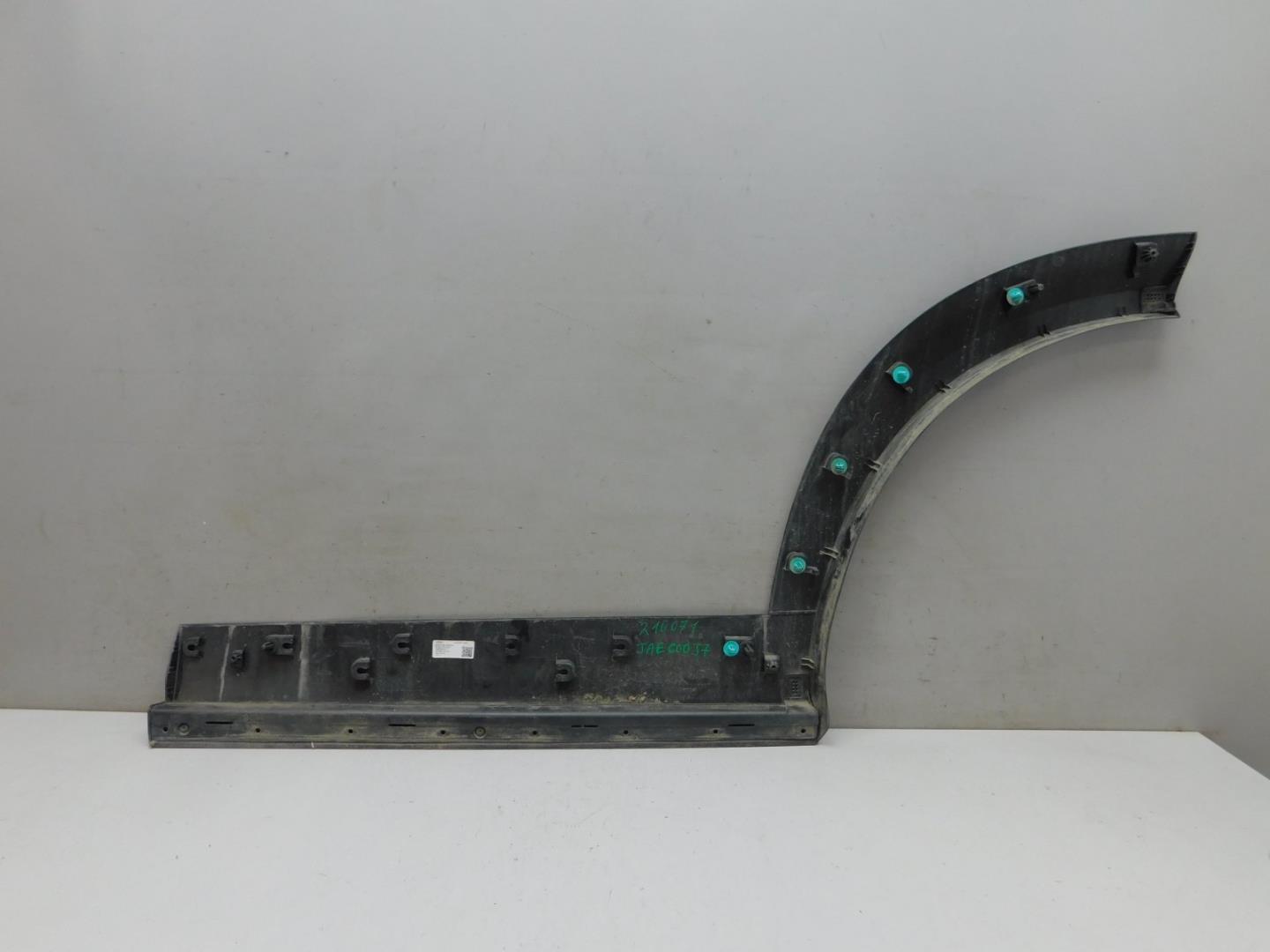 Накладка двери задней правой