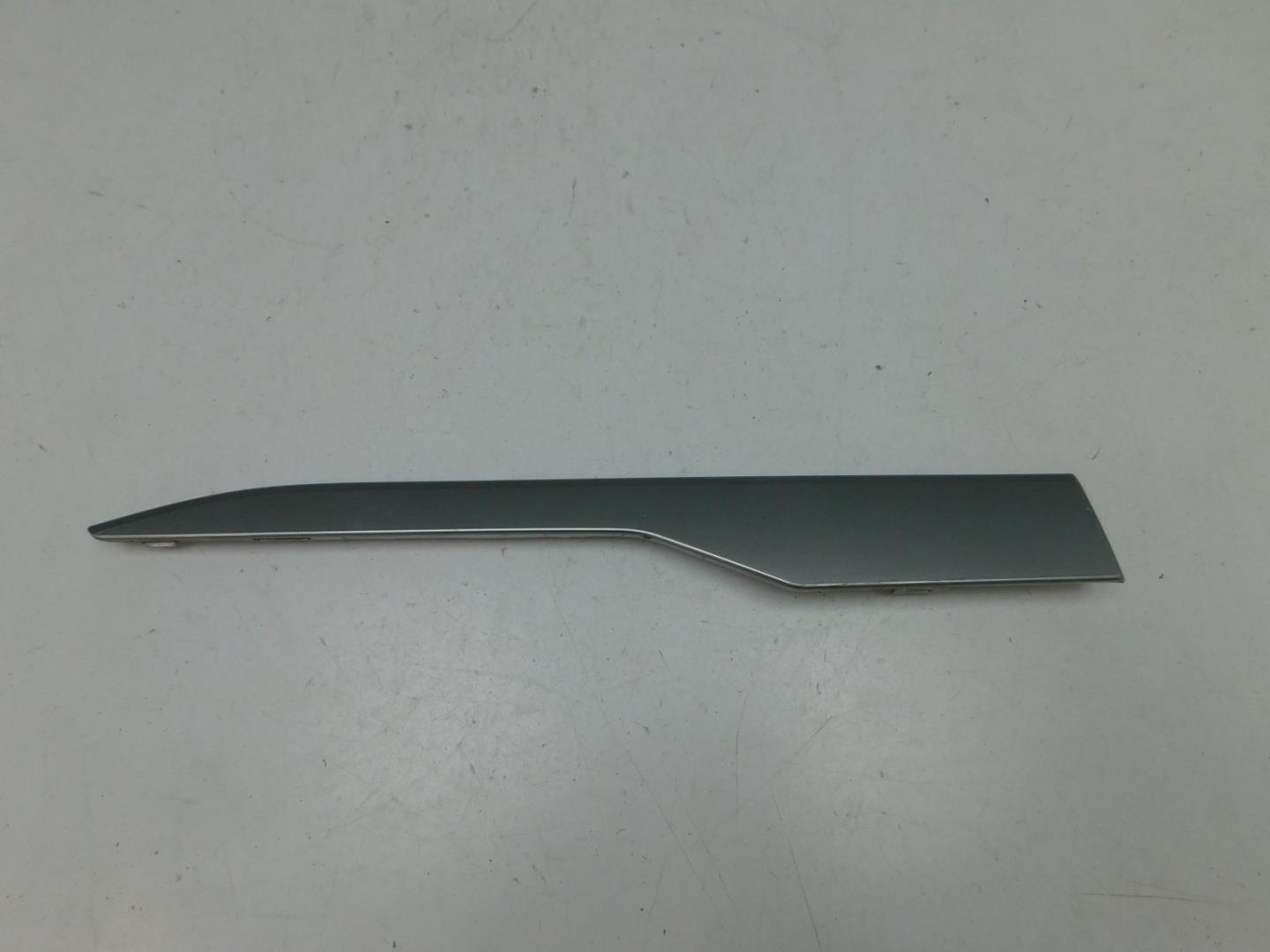 Молдинг задней правой двери