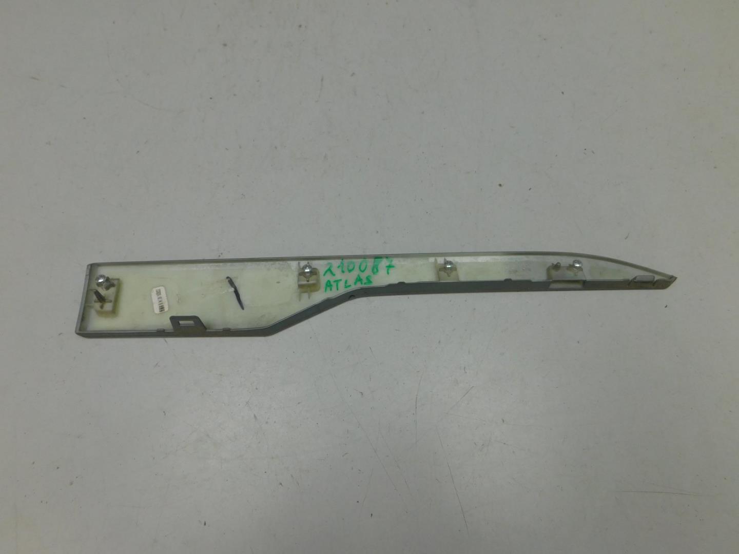 Молдинг задней правой двери