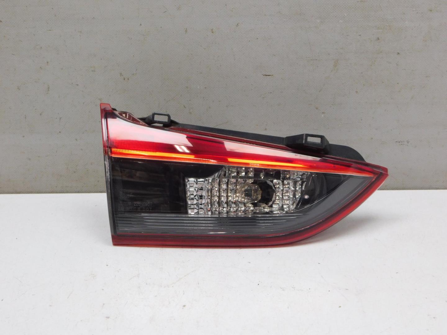 Фонарь задний внутренний левый