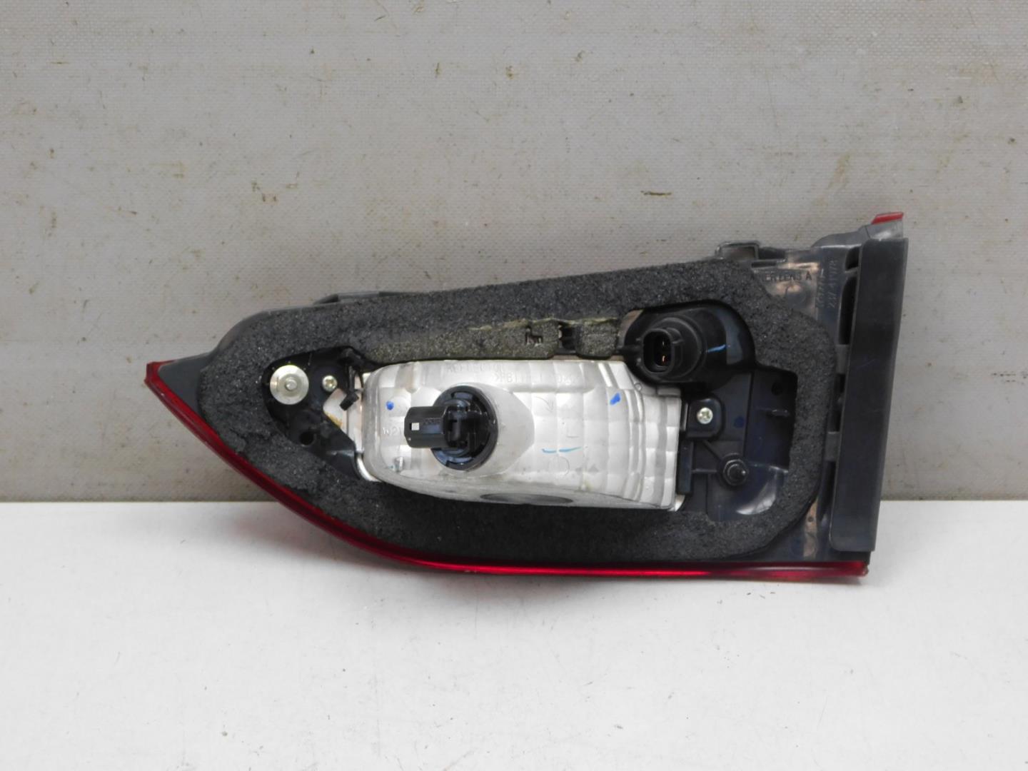 Фонарь задний внутренний левый