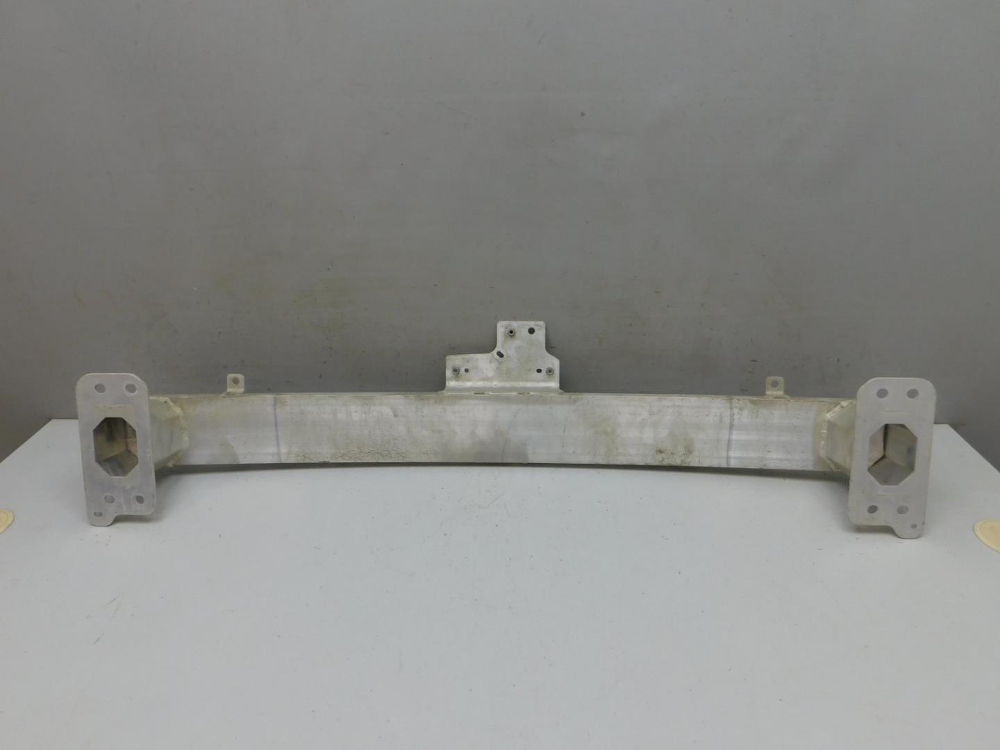 Усилитель переднего бампера