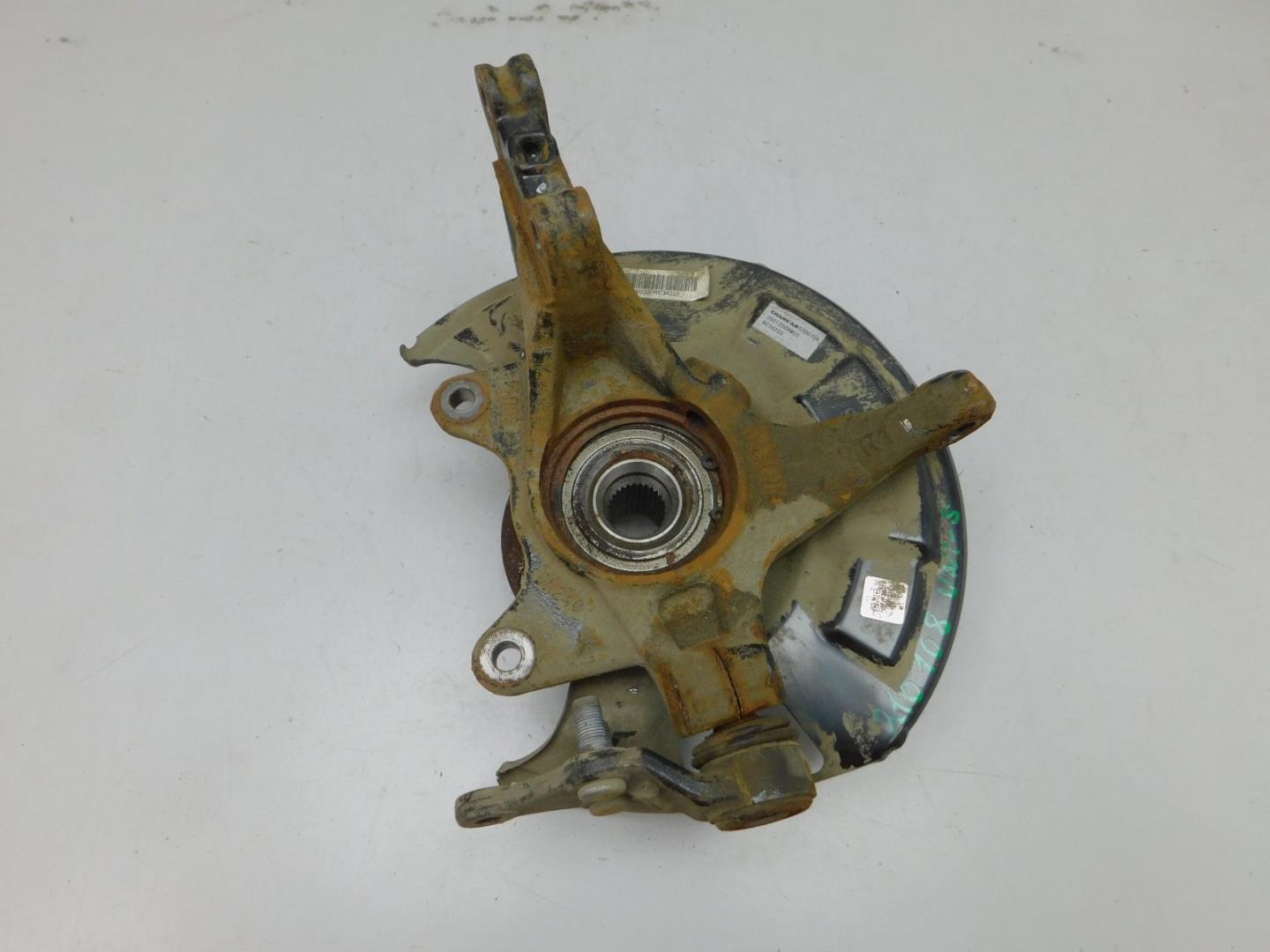 Кулак поворотный передний правый