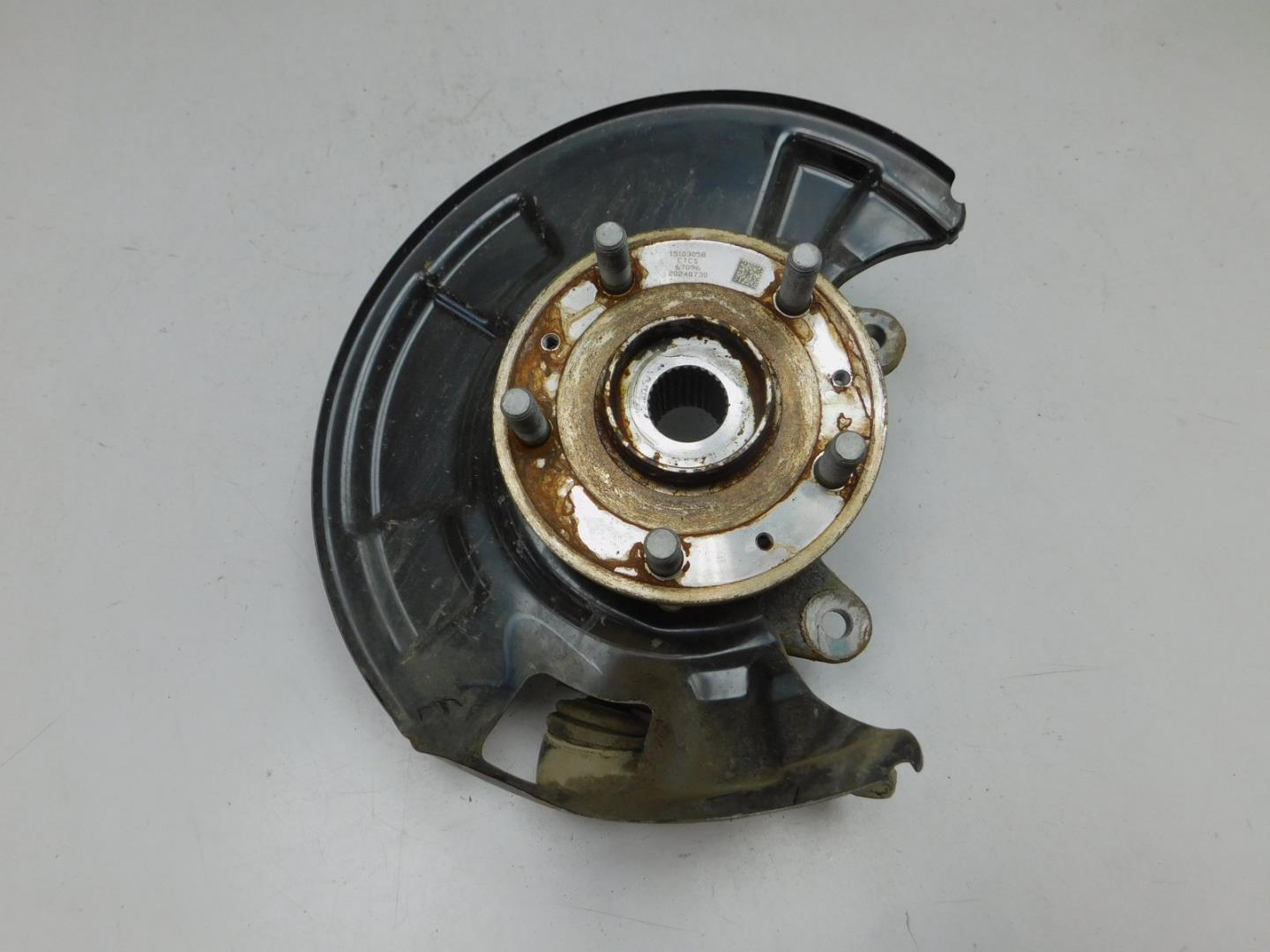 Кулак поворотный передний правый