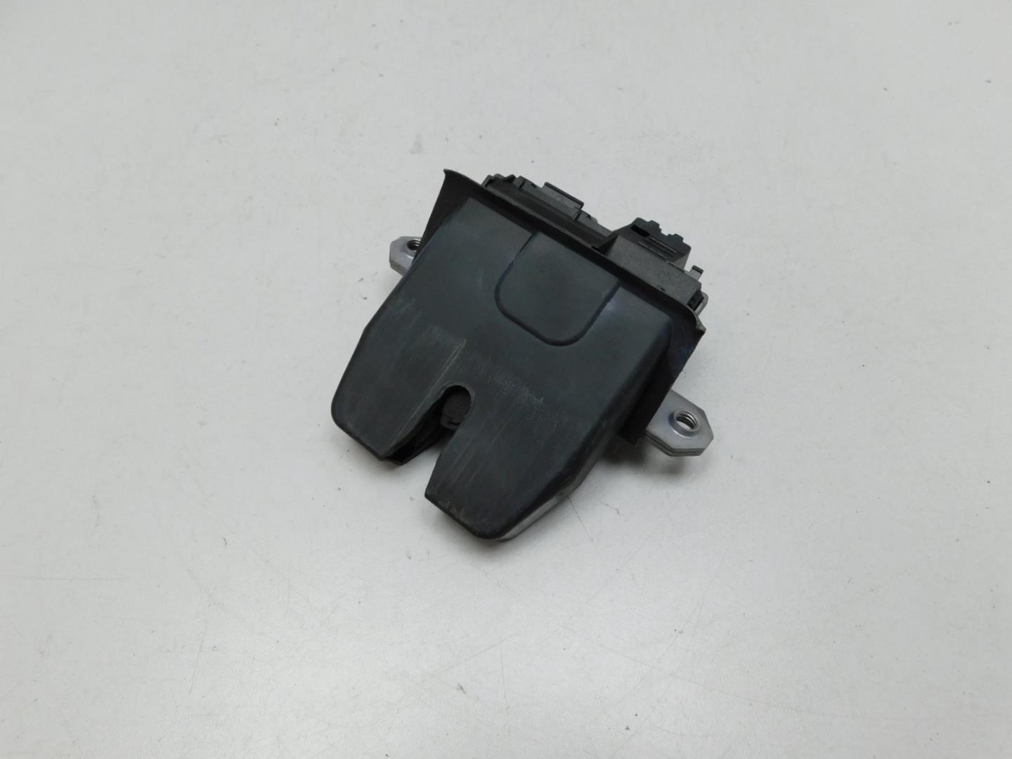 Замок багажника