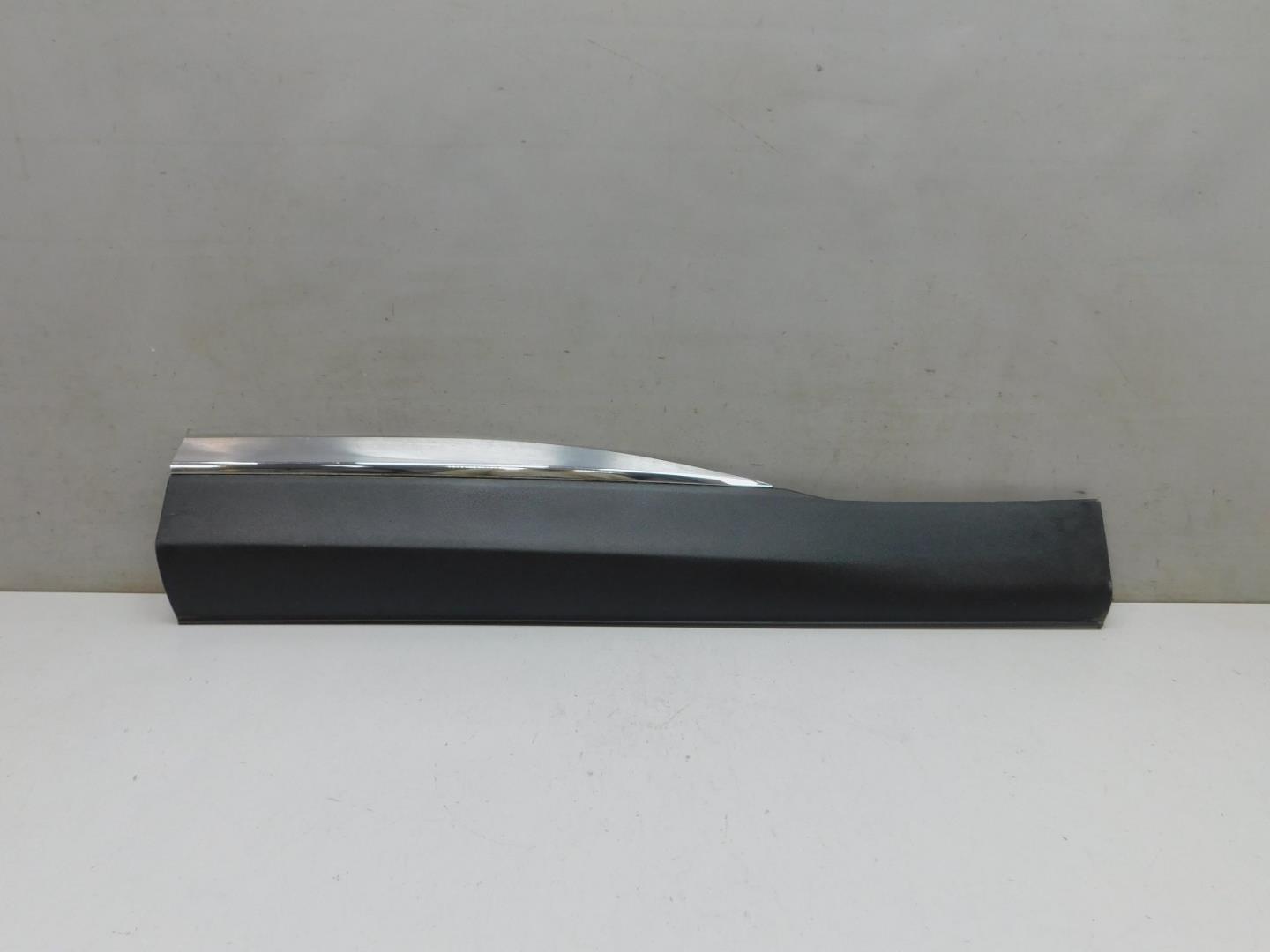 Накладка двери задней левой