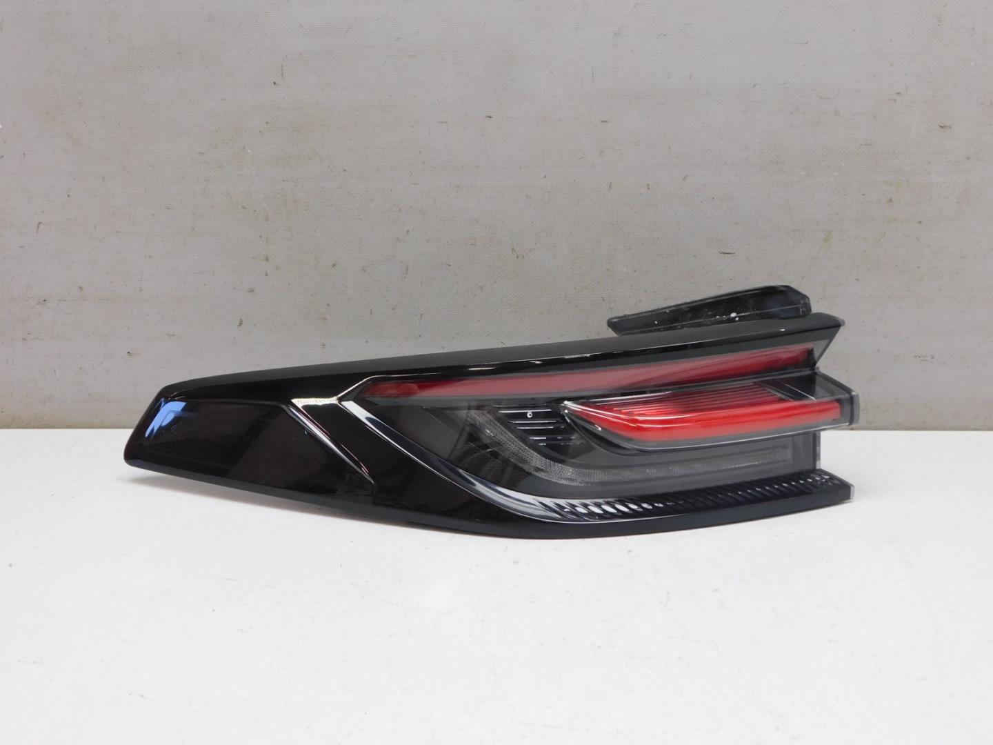 Фонарь задний наружный левый