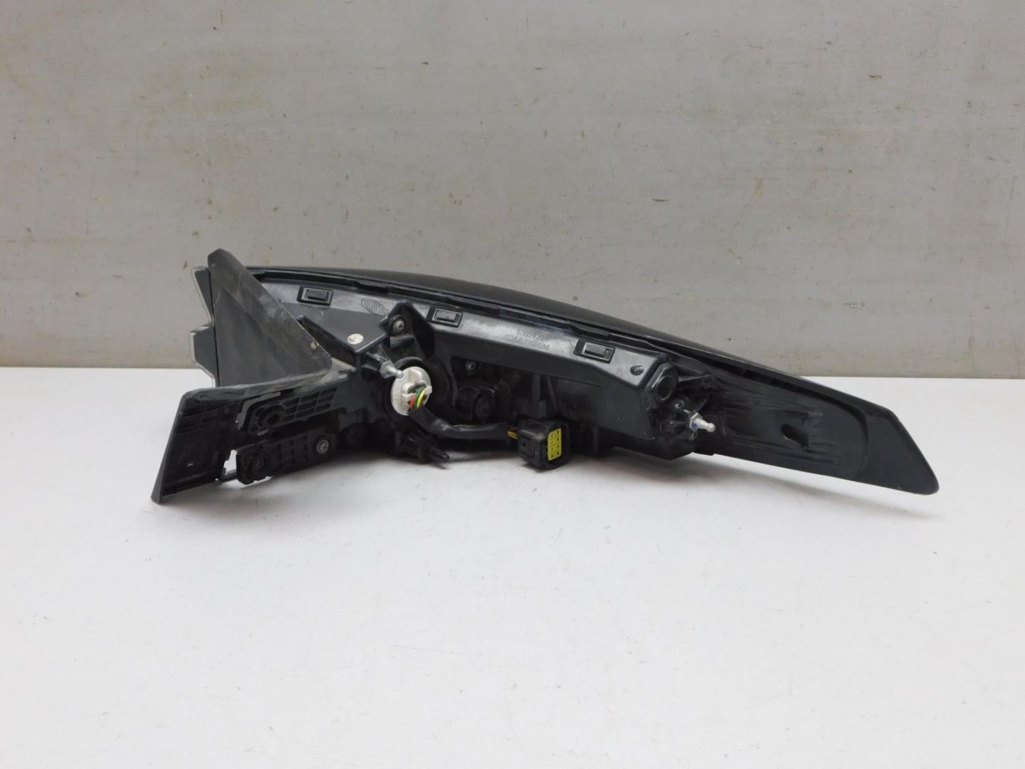 Фонарь задний наружный левый