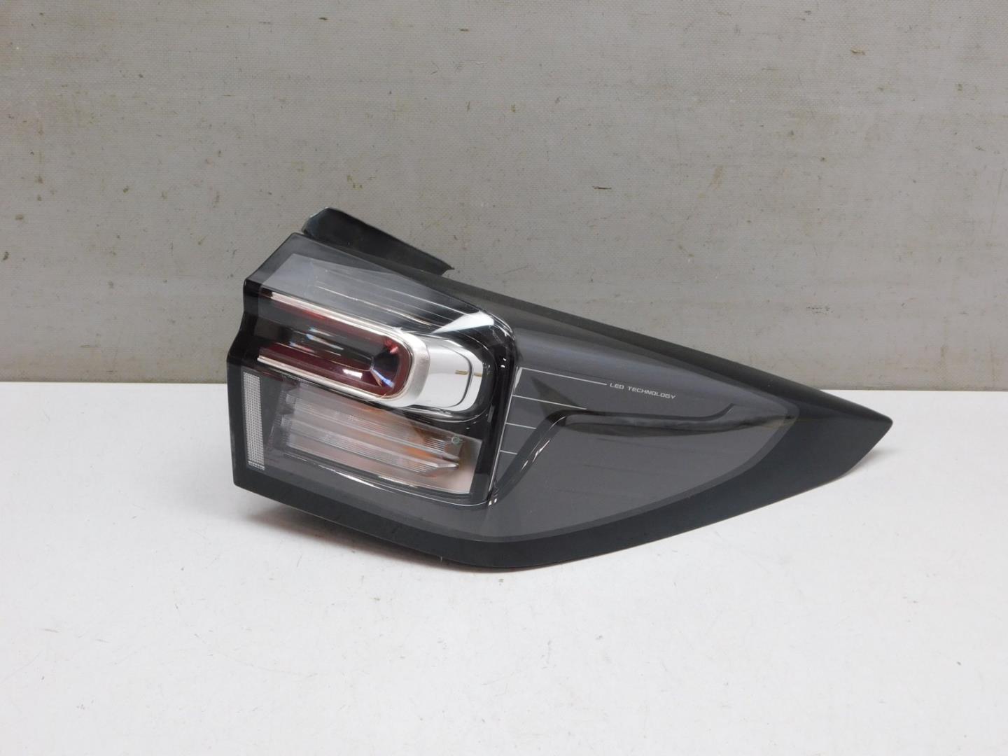 Фонарь задний наружный правый