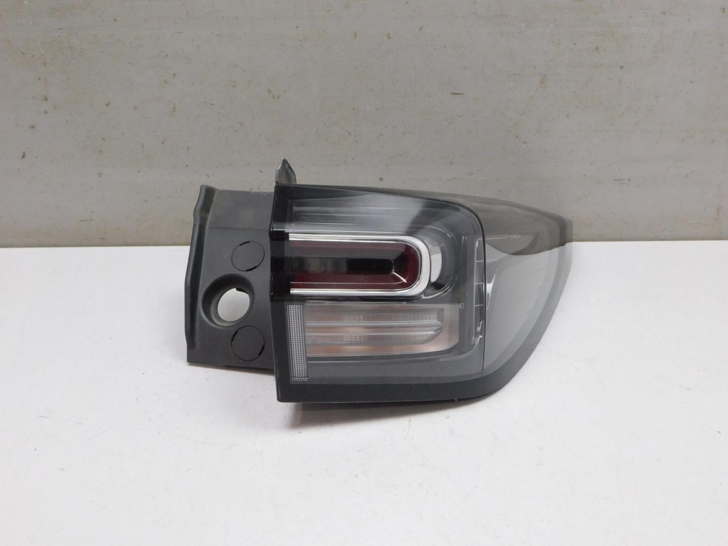 Фонарь задний наружный правый