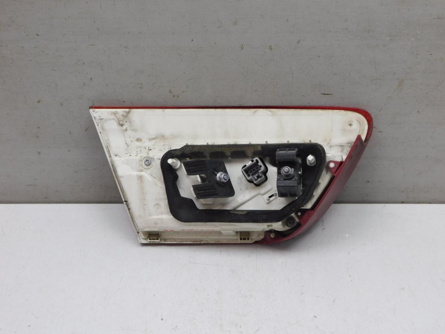 Фонарь задний внутренний правый