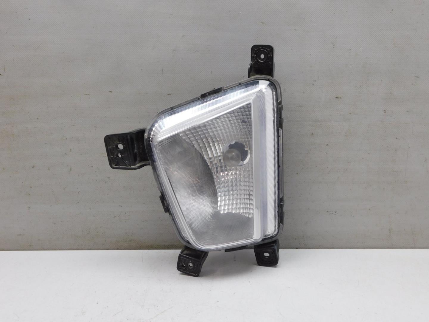 Фара противотуманная левая