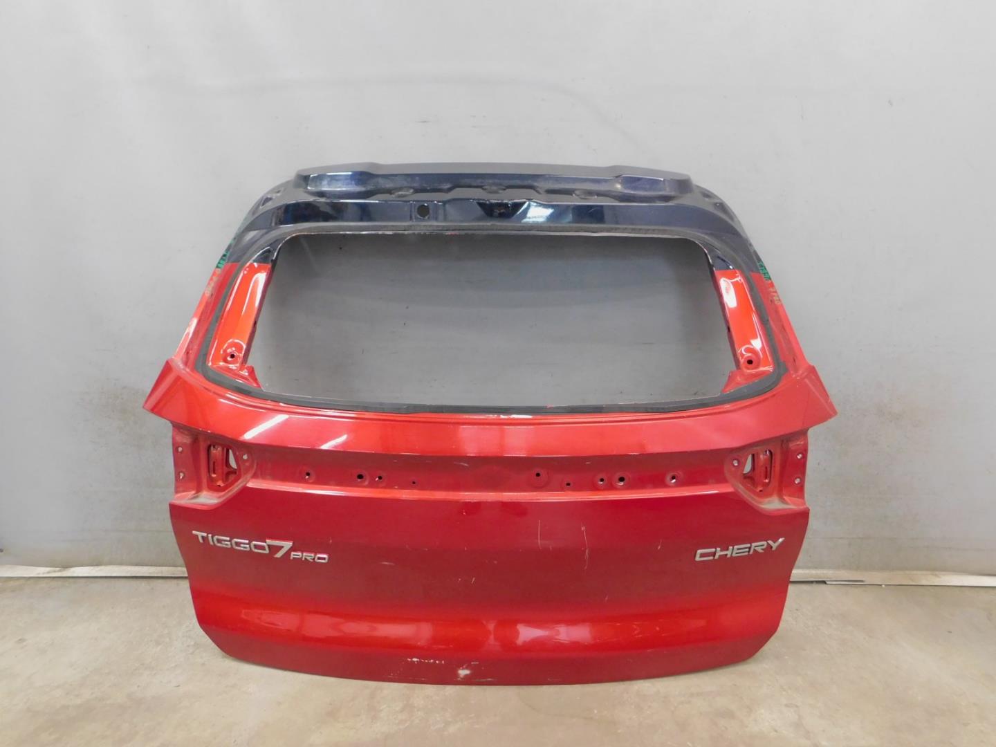 Дверь багажника