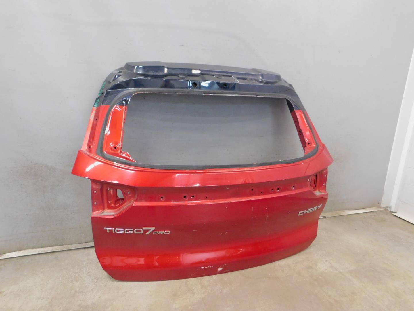 Дверь багажника