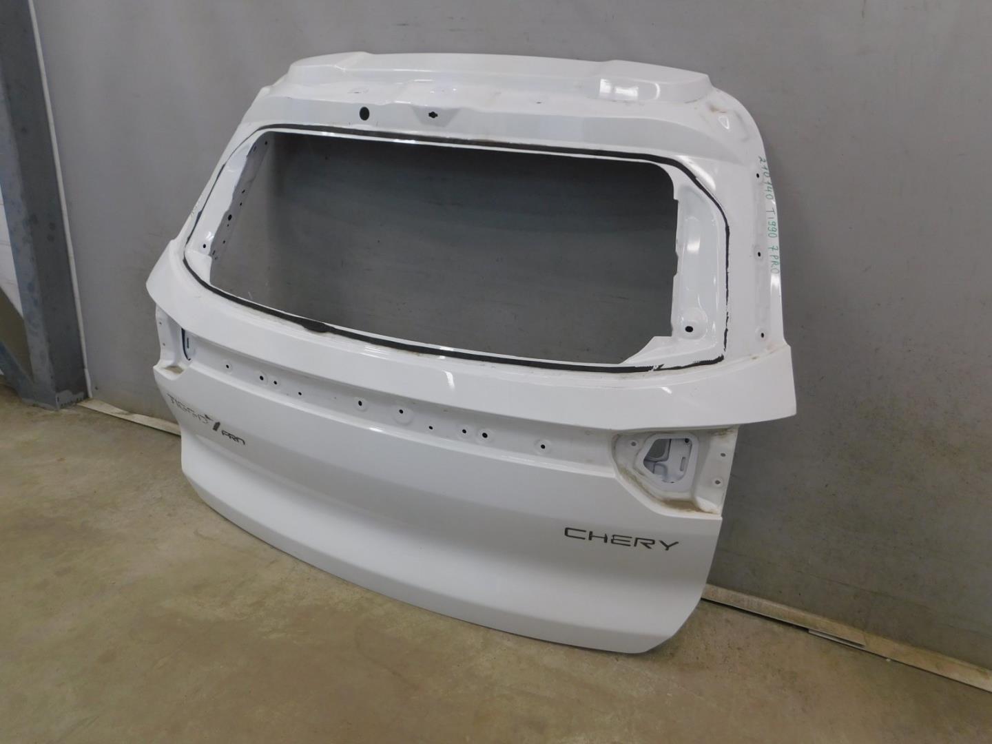 Дверь багажника