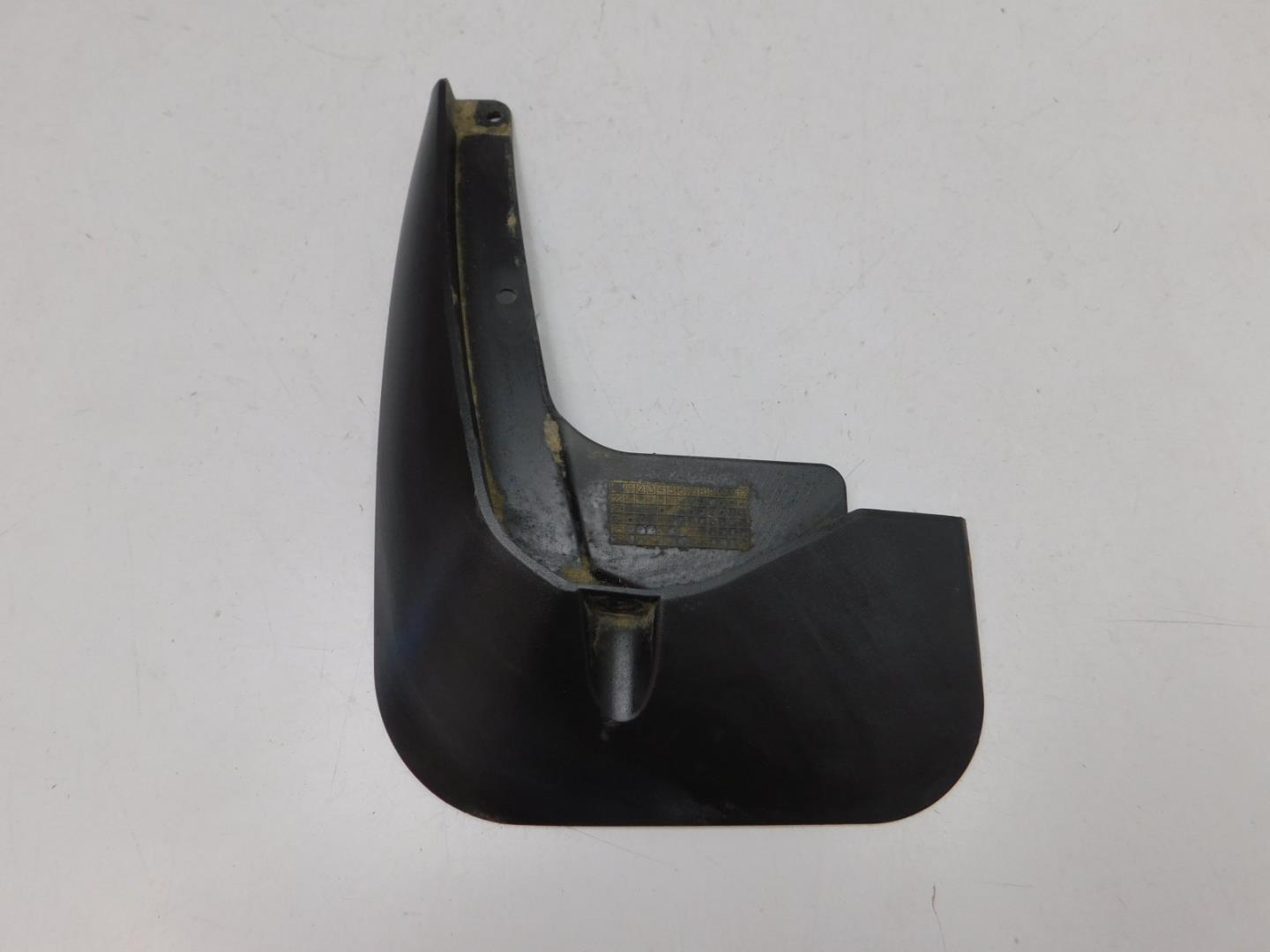 Брызговик задний левый