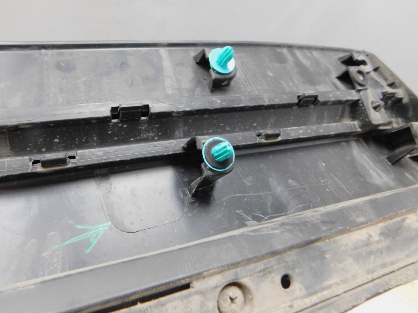 Накладка двери передней правой