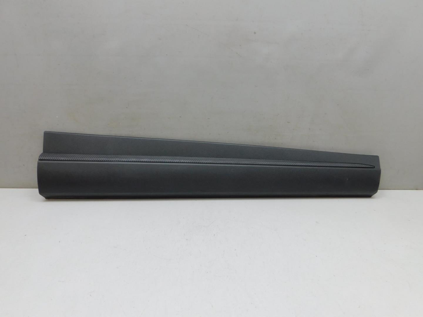 Накладка двери передней правой