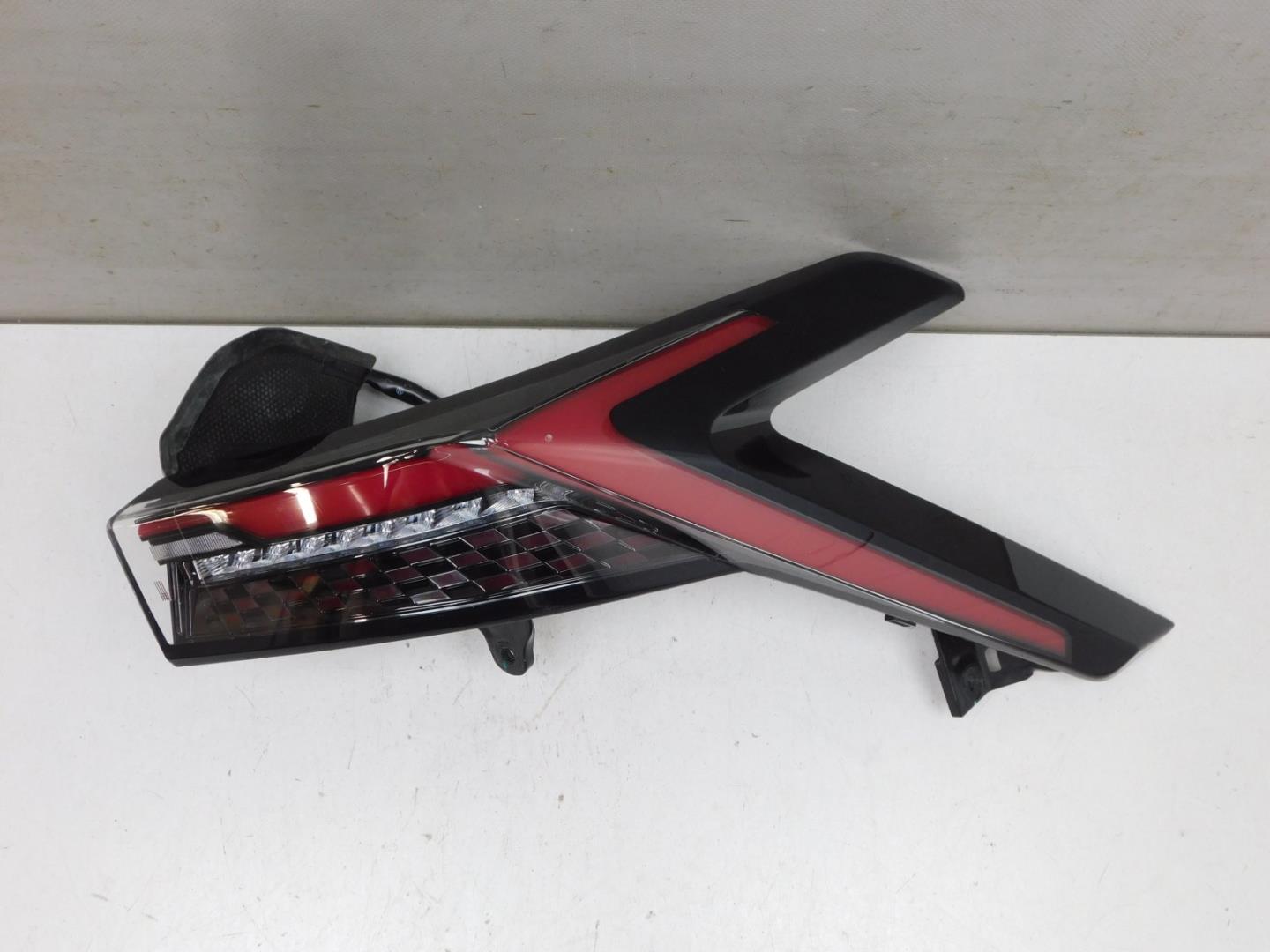 Фонарь задний наружный правый