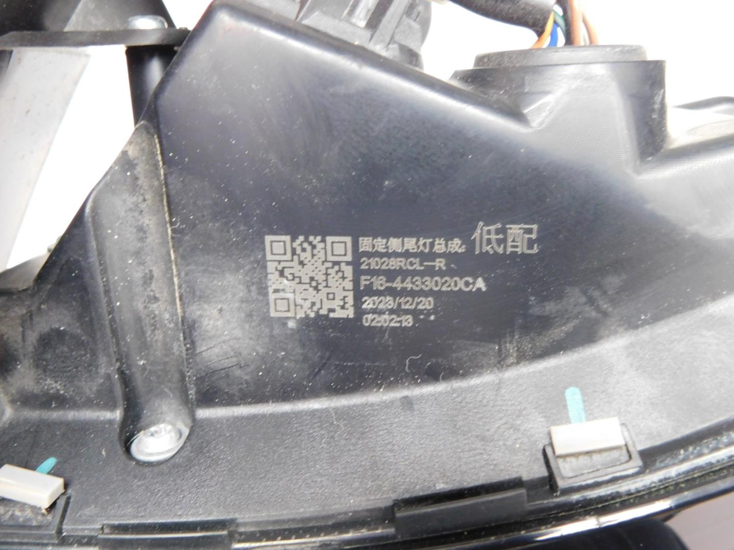 Фонарь задний наружный правый