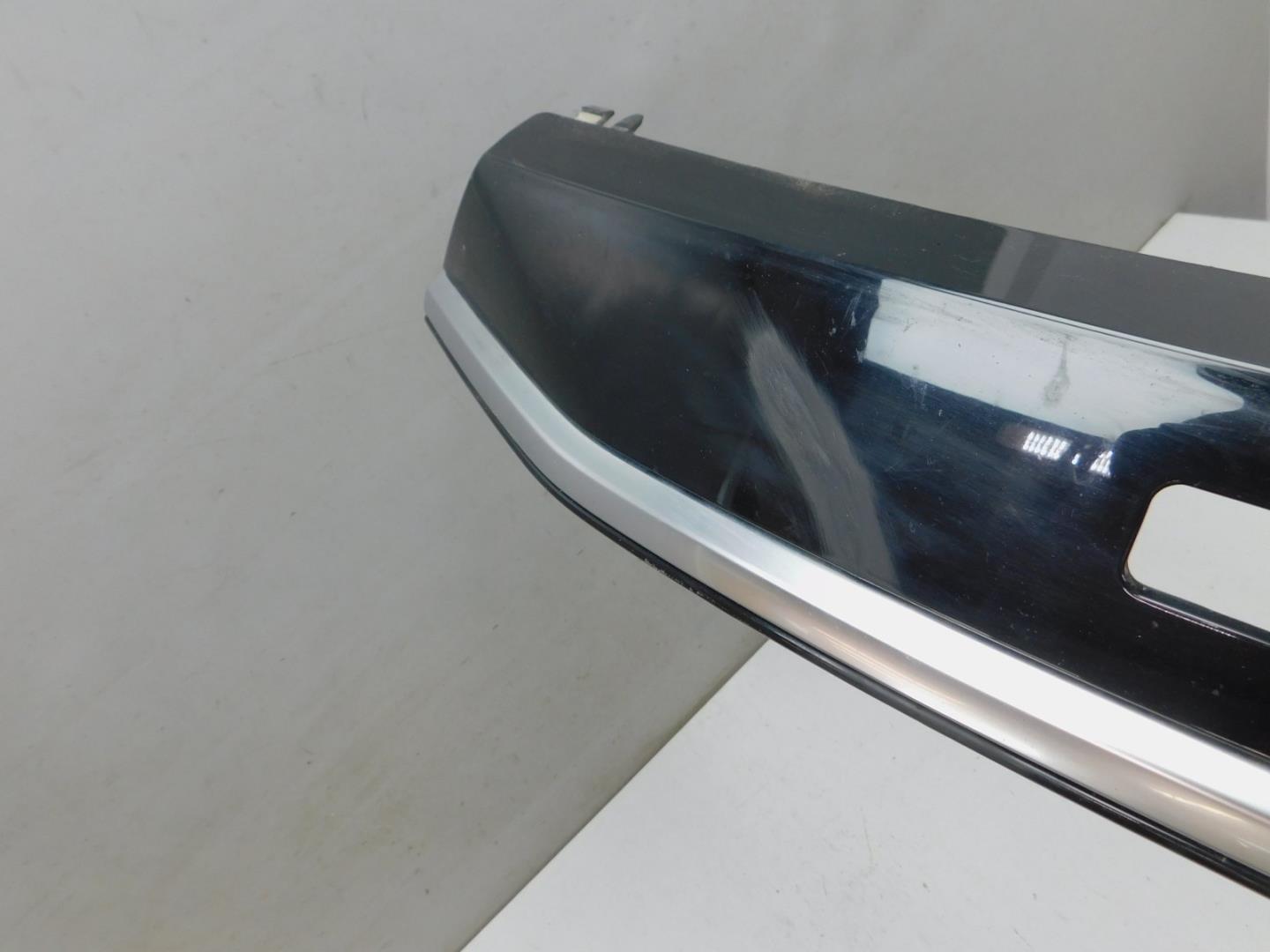 Накладка переднего бампера