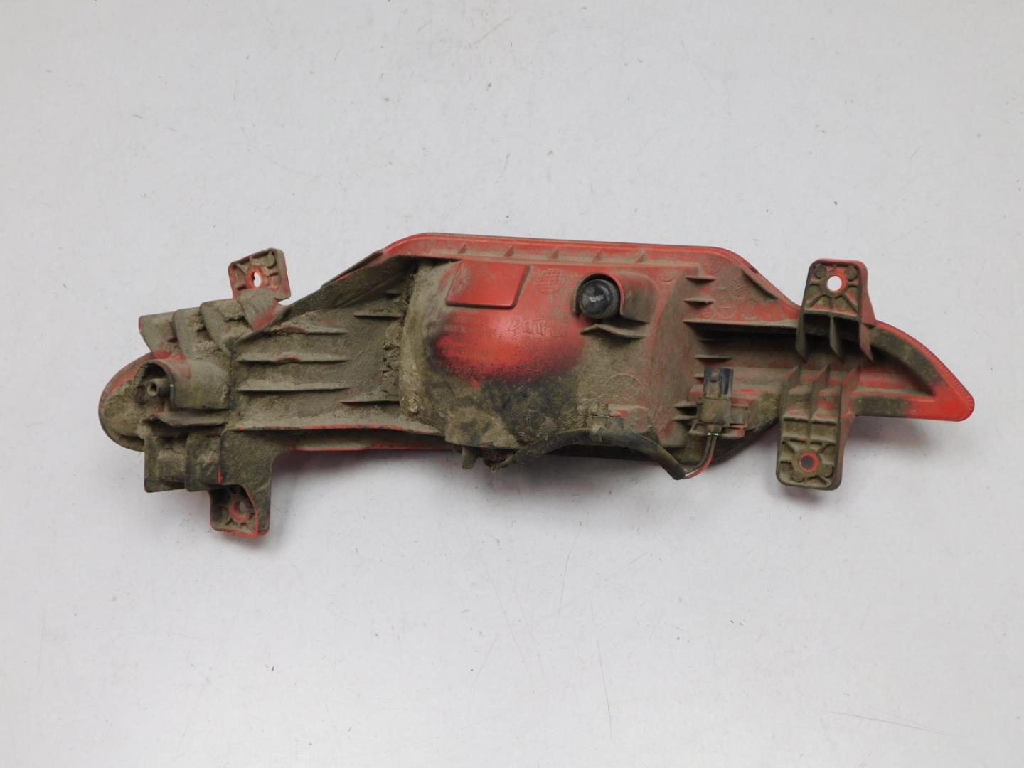 Фонарь задний в бампер правый